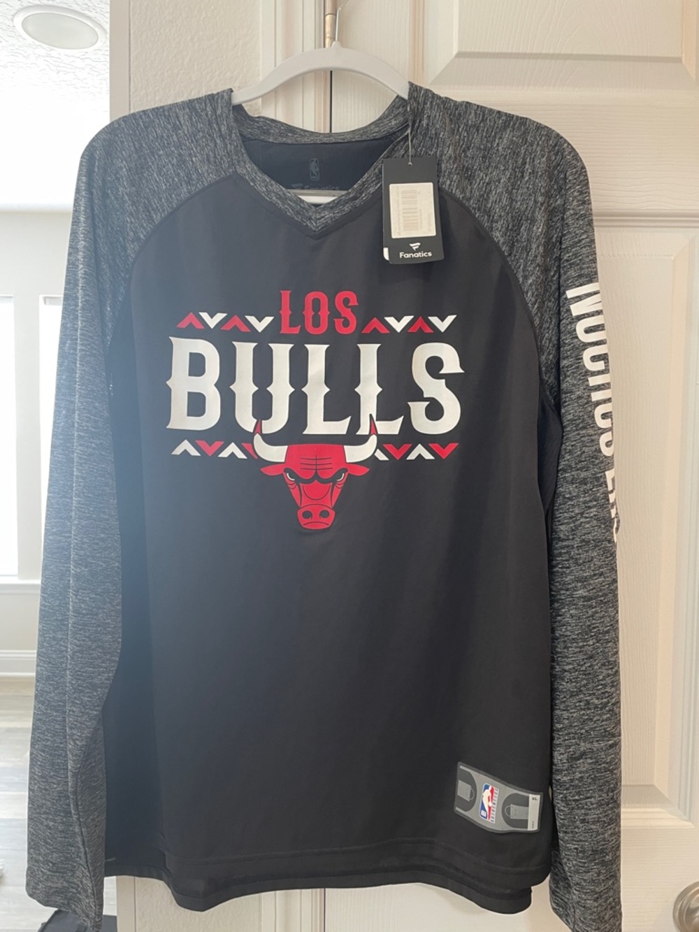 Fanatics Chicago Bulls Black & Heather Gray Long Sleeve Pullover